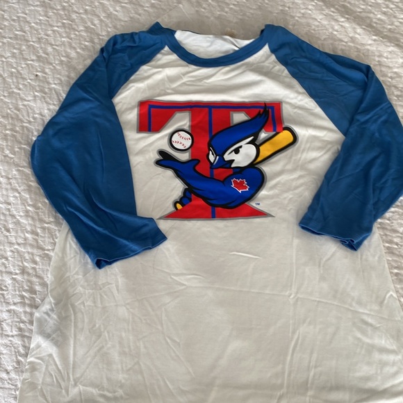 Toronto Blue Jays primary logo woman’s M tee shirt NWT - Picture 8 of 8